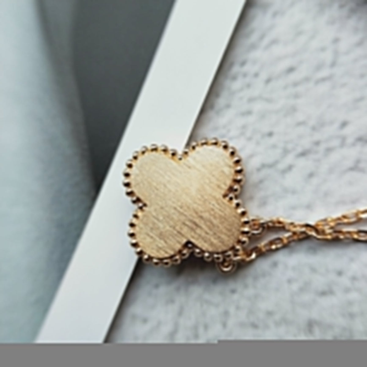 Van Cleef & Arpels CLOVER GOLD CARNELIAN CLOVER NECKLACE