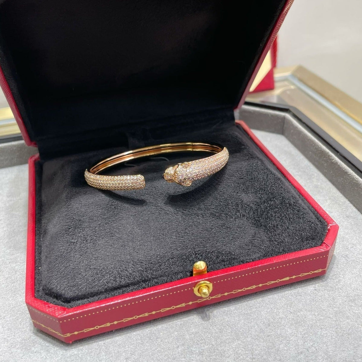 CARTIER PANTHERE FULL DIAMOND OPEN BRACELET